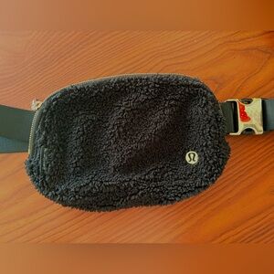 lululemon athletica Black Fleece Belt Bag